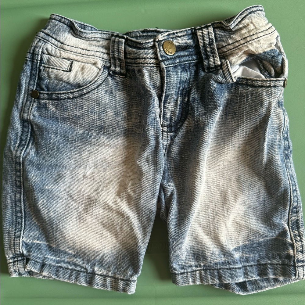 GREAT CONDITION! Girls (could be unisex) DKNY Denim Shorts Size 6.